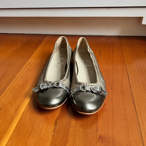AGL Gold Perforated/Patent Cap Toe Ballet Flat - size 39.5 - Picture 4 of 7